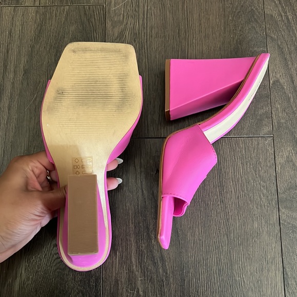 Pink “Barbie” inspired shoes - Picture 2 of 3